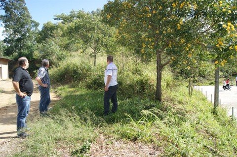 novo-posto-sera-construido-1 Local onde a nova unidade será construída foi vistoriado pelo prefeito Nei e o vice Tarcísio Marcon Corrêa - Foto:Jackson de Souza/Prefeitura de Gravatal/Notisul