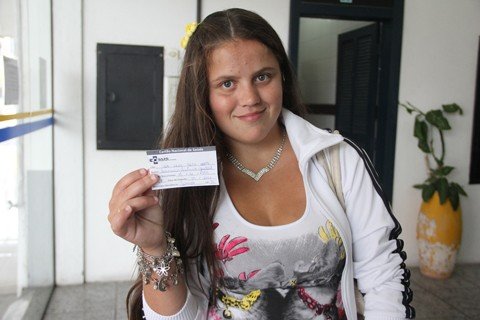 procura-pelo-cartao-do-sus-aumenta-1 A dona de casa Indianara Venâncio Goulart fez o cartão do SUS por causa das exigências do governo federal