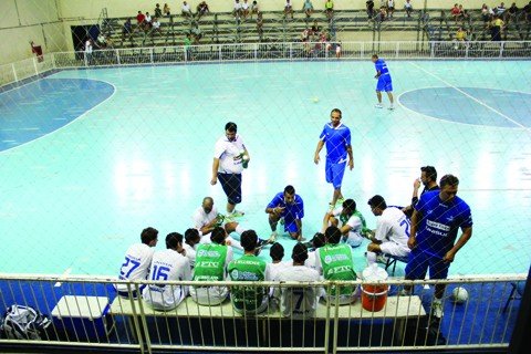 vandre-foi-pouco-tempo-para-ter-resultado-1 Vandré (agachado) ficou no comando da ADU por menos de quatro meses