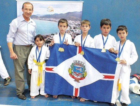 atletas-de-imarui-conquistam-titulos-no-catarinense-1 Cinco crianças de Imaruí garantiram títulos.