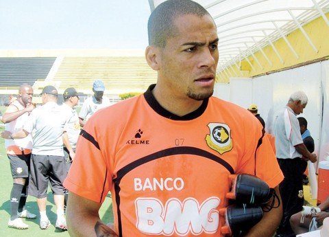 avai-tem-tres-desfalques-1 Diogo Acosta terá a sua primeira chance no Leão.