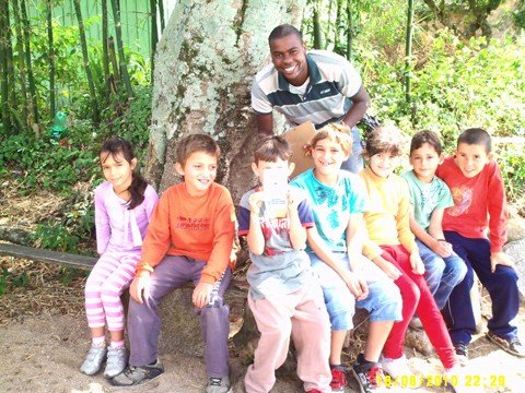combate-a-dengue-ratos-e-borrachudos-e-intensificado-1 As crianças também recebem orientações dos agentes de saúde - Foto:Prefeitura de Laguna/Notisul