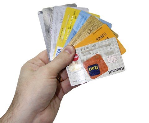 cuidado-seus-dados-podem-ser-clonados-1 Com a posse do número do cartão e a senha é possível fazer a clonagem.