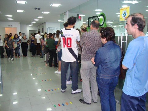 filas-e-mais-filas-para-imunizacao-1 Ontem, na Pró Vida, foram distribuídas mais de 500 senhas