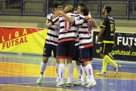 fim-da-linha-para-a-adu-1 Joinville não deu chances a ADU. Foto: Krona Futsal/Divulgação/Notisul
