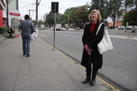 inverno-comeca-com-tempo-nublado-1 A professora Nori Teresinha de Oliveira, de 70 anos, já está preparada para o início do inverno. Mas ela prefere mesmo é a meia estação, quando as temperaturas não são nem quentes e nem frias