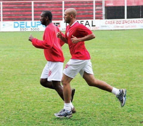 leao-marca-amistoso-com-o-gremio-1 Giba já treina junto com o grupo do Leão
