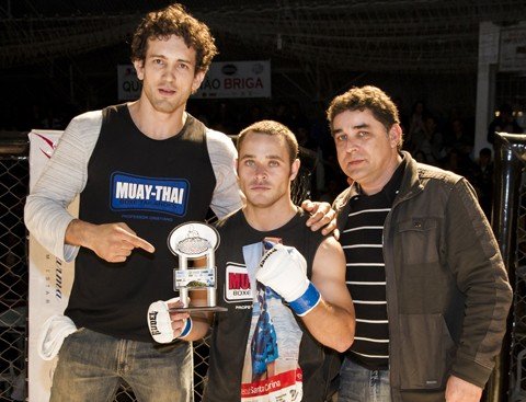 lutadores-da-regiao-vencem-no-evento-1 Diego Neo Dojo venceu a sua luta no primeiro round.