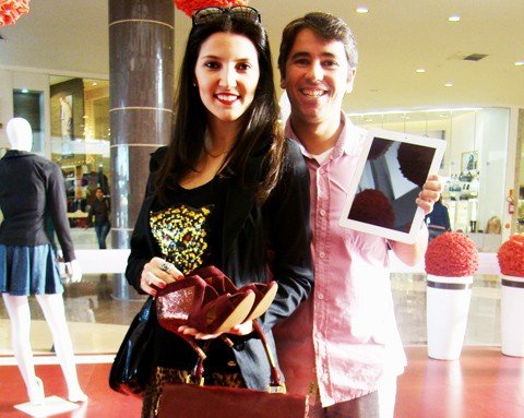 melhor-look-e-conhecido-1 O casal Rebeca Gomes Figueiredo Viana e Gustavo Viana Felipe fez a produção apenas para participar da promoção - Foto:Farol Shopping/Divulgação/Notisul