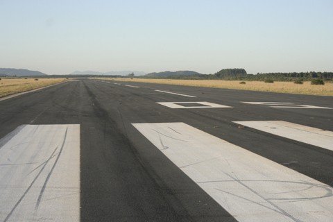 nao-abro-mao-de-inaugurar-em-agosto-1 Área do aeroporto ainda não está totalmente fechada. Repasses deverão ser cobrados por entidades como Amurel e Acit.