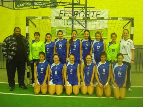 regional-comeca-hoje-1 As tubaronenses lutam por um pódio no handebol feminino.