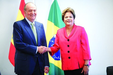 rei-diz-que-brasileiros-sao-bem-vindos-1 O rei da Espanha, Juan Carlos 1ª encontrou a presidenta Dilma Rousseff ontem, no Palácio do Planalto - Foto:Wilson Dias/ABr/Notisul
