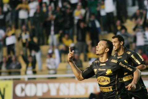 ze-carlos-recoloca-o-tigre-na-ponta-1 Zé Carlos chegou a dez gols na Série B. Foto: Fernando Ribeiro/Criciúma E.C/Notisul