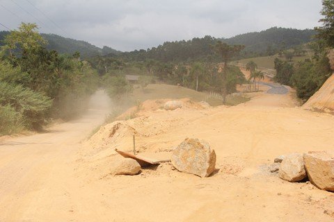 45-dias-para-andar-1 Até agora, 90% da terraplanagem da estrada - de 7,5 quilômetros - está pronta