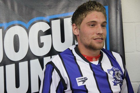a-forca-da-base-1 O goleiro Simão foi titular no empate do Peixe