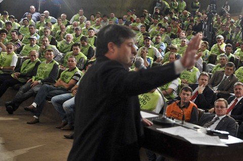 a-saida-e-o-cooperativismo-1 Ontem, em Brasília, suinocultores de todo o país saíram insatisfeitos do encontro com o ministro da agricultura, Mendes Ribeiro Filho - Foto:Antônio Cruz/ABr/Notisul