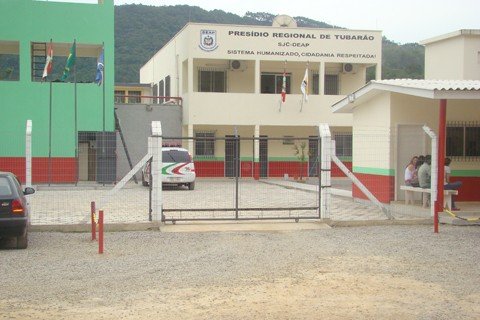 aulas-podem-comecar-no-proximo-mes-1 A sala de aula para os detentos será na base da torre ao lado da viatura, onde hoje fica a Polícia Militar.