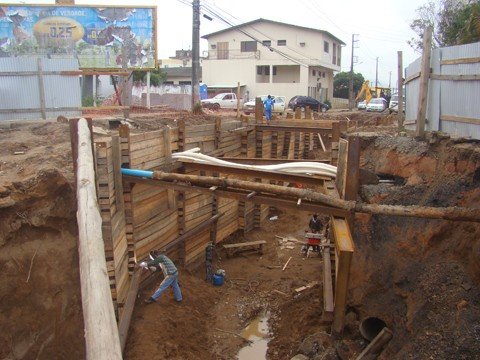 caixa-nao-repassa-recursos-1 Os trabalhos da macrodrenagem do Rio Tubarão estão concentrados na rua Luiz Pedro de Oliveira, ao lado da sede da secretaria regional (SDR)