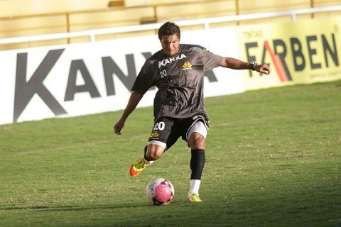 criciuma-tenta-manter-a-ponta-1 O lateral Robert deve ser titular no jogo de hoje - Foto:Fernando Ribeiro/Criciúma E.C./Notisul
