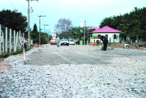 cronograma-e-entregue-1 Existem ainda alguns entraves a serem resolvidos, como a desapropriação de um terreno particular, por onde passará cerca de 500 metros da estrada. Outras duas casas, uma próxima a São Luís e outra em São Martinho, também têm que ser desapropriadas