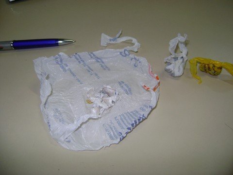 dupla-e-flagrada-com-crack-e-maconha-1 As drogas foram apreendidas e o jovem de 21 anos encaminhado à Unidade Prisional Avançada. Foto: Polícia Civil de Laguna/Notisul