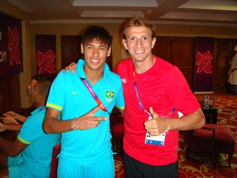 em-clima-amistoso-brasil-enfrenta-a-bielorrussia-1 Renan mostrou entrosamento com os rivais deste domingo.