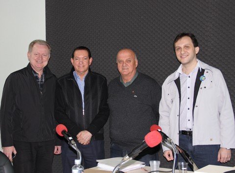 estrategia-de-guerra-1 Parceria entre o Notisul a Rádio Som Maior reuniu Stüpp, Edinho, Olavio e Pepê neste sábado. A reprise do debate pode ser acompanhada hoje, durante a programação da emissora. Amanhã, a análise completa na coluna Contexto, do Notisul.