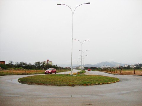 iluminacao-de-trecho-final-sera-inaugurada-hoje-1 A implantação de iluminação na continuação da Pedro Zapelini era reivindicada há anos