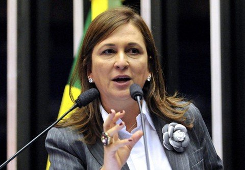 katia-abreu-no-pais-das-maravilhas-1