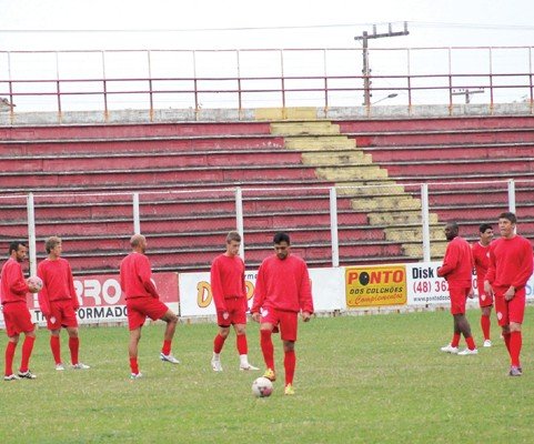 leao-e-peixe-reforcados-para-a-2a-rodada-1 Fábio Nunes (ao centro) poderá entrar em campo no domingo