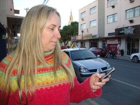 lucro-que-vem-dos-planos-1 A gerente de loja Adriana Botega não consegue sinal no celular sempre que precisa