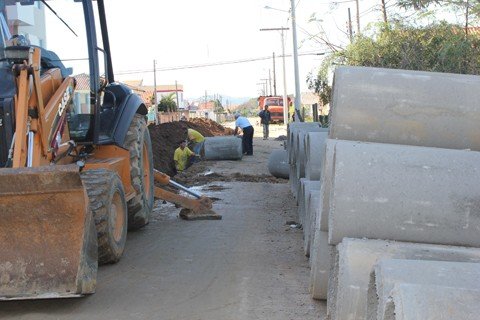 obras-sao-executadas-1 Rede de drenagem é implantada na rua Marcelo Mendes Cardoso, no bairro Passagem - Foto:Prefeitura de Tubarão/Divulgação/Notisul