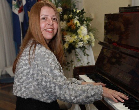 paixao-que-vale-a-pena-ensinar-1 Noemi passa os seus conhecimentos para mais de 15 alunos
