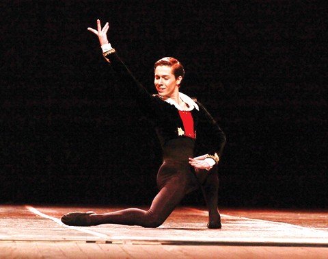 tubaronense-ganha-bolsa-no-exterior-1 Ivan Duarte foi o dançarino mais jovem a participar da categoria Variação Masculina Avançada no Festival de Dança de Joinville. Foto: Aurea Silva/Festival de Dança/Notisul