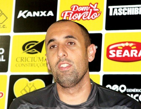 douglas-leite-desfalca-o-criciuma-1 Douglas Leite é o capitão do Tigre na Série B. Foto: Fernando Ribeiro/Criciúma E.C./Notisul