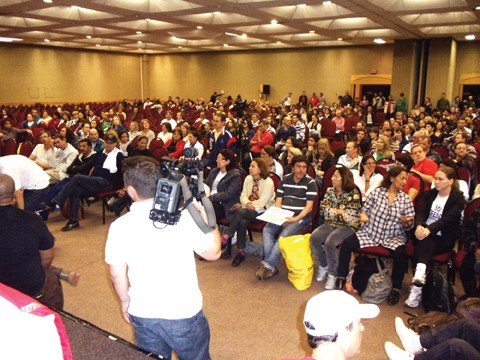 greve-e-descartada-1 Professores reuniram-se ontem e definiram mobilizações à categoria. Foto: Sinte-SC/Divulgação/Notisul