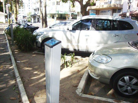 ha-seis-meses-sem-cobranca-1 Na rua Lauro Müller, no centro de Tubarão, por exemplo, os parquímetros estão ligados, mas não há agentes disponíveis para efetuar a venda dos créditos para o estacionamento rotativo