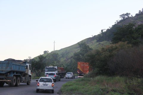 licitacao-sai-no-proximo-mes-1 Túnel no Morro do Formigão, na BR-101, em Tubarão, é o menor de toda a duplicação: tem apenas 900 metros. Para agilizar a licitação, a concorrência será lançada dentro projeto Regime Diferenciado de Contratação, no qual em até 30 dias obtém-se o resultado