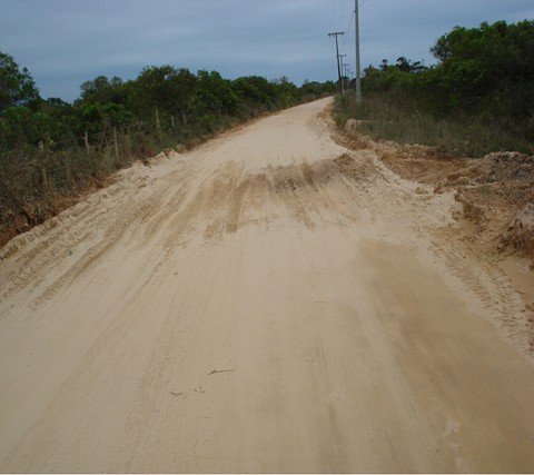 licitacao-sera-lancada-este-ano-1 A pavimentação da estrada que liga o Farol de Santa marta à SC-100 não começou por falta das licenças ambientais - Foto:SDR Laguna/Divulgação/Notisul