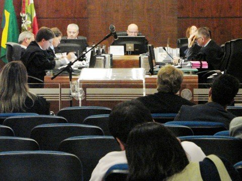 mais-um-candidato-desiste-do-pleito-1 Dos 60 processos julgados entre segunda-feira e ontem, três foram indeferidos na região. Foto: TRE-SC/Divulgação/Notisul