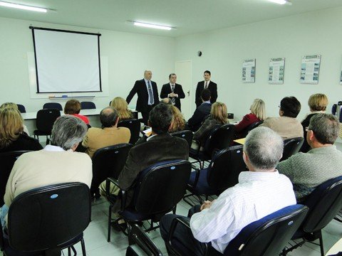 na-regiao-a-divida-chega-a-r-180-milhoes-1 Encontro, esta semana, em Tubarão, serviu para o repasse dos detalhes da Lei do programa Revigorar 4 - Foto:Divulgação/SDR-Tubarão/Notisul
