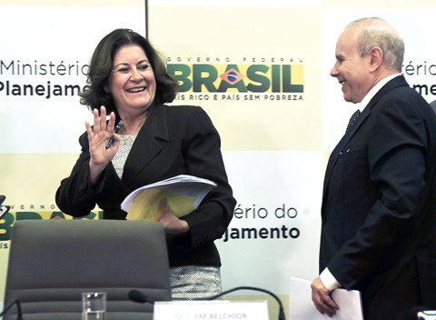 salario-sera-de-r-67095-1 Ministros Guido Mantega (fazenda) e Mirian Belchior (planejamento) anunciam o orçamento 2013 ontem - Foto:José Cruz/ABr/Notisul