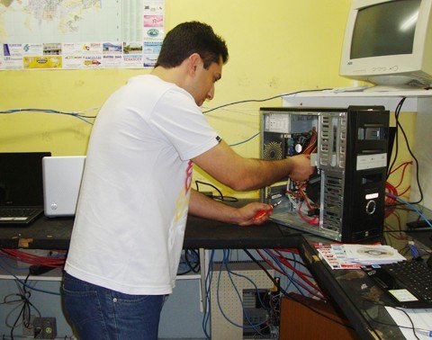 saldo-e-positivo-1 O técnico de informática Tiago Limas trabalha há oito anos no ramo e garante que nunca ficou sem emprego.