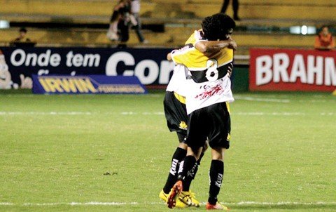 tigre-vira-no-fim-e-mantem-a-lideranca-1 Tigre lutou até os acréscimos e conseguiu a vitória. Foto: Fernando Ribeiro/Criciúma E.C./Notisul