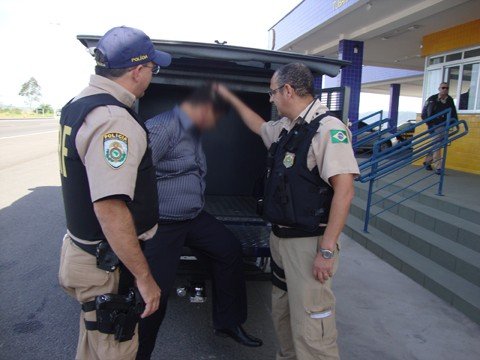 tres-suspeitos-sao-detidos-1 O homem de 51 anos já tem passagens pela polícia. Ele foi detido ontem pela Polícia Rodoviária Federal (PRF) de Tubarão.