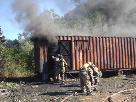 tubarao-e-referencia-para-treinamentos-1 Os soldados passaram por treinamento no container adaptado. Foto: Bombeiros Militares de Tubarão/Notisul