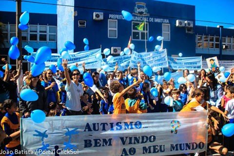 faca-parte-desta-luta-1 ‘Passeata azul’, organizada pela agente comunitária Rita Hipólito, mãe de um menino autista, percorreu os bairros Paes Leme e Centro