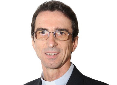 novo-bispo-e-nomeado-1 O nome do padre João Francisco Salm foi anunciado oficialmente ontem, pelo Papa Bento 16