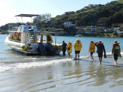 praia-piscina-e-dia-d-sao-os-atrativos-1 O turismo de observação de baleias deve movimentar ainda mais Imbituba e Garopaba no feriado prolongado desta semana