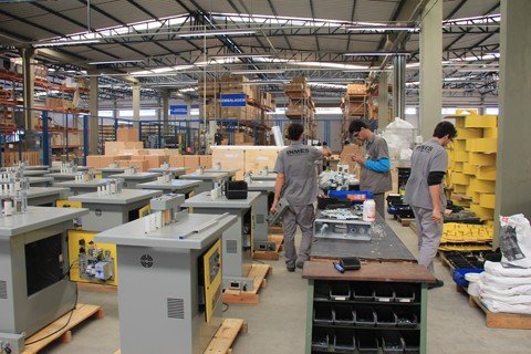 precisa-se-de-profissionais-tecnicos-1 Empresas como a Inmes, em Braço do Norte, que trabalha com metal-mecânico, tendem a crescer muito nos próximos anos